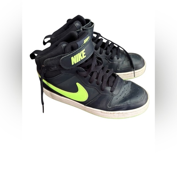 Nike Court Borough Mid 2 Gs Basketball Hook & Loop Leather Upper Sneakers 5Y - Picture 2 of 7